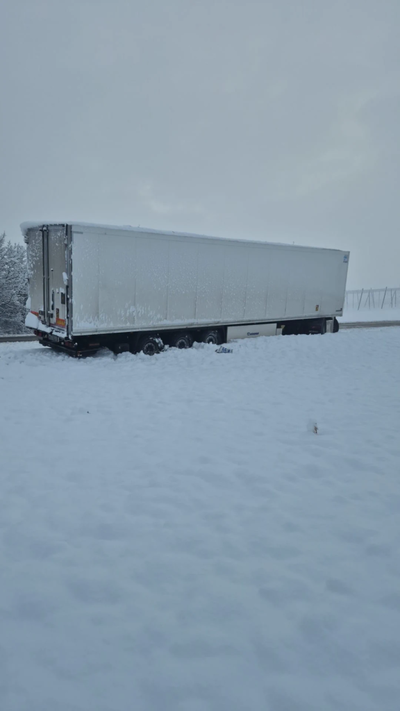 Trucks Towing Service Near Munich: Recovery of a Fully Loaded Semi-Trailer by AutoHelp UG – LKW Help 24 Trucks Towing Service Near Munich: Recovery of a Fully Loaded Semi-Trailer by AutoHelp UG