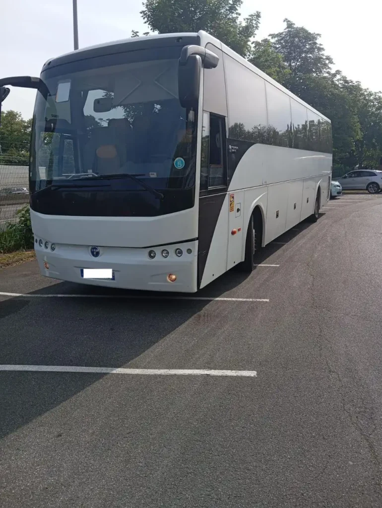 Abschleppen LKW Getriebeausfall eines Fernbusses bei Freiburg im Breisgau 79098 PLZ – Schnelle Pannenhilfe durch AutoHelp UG . – LKW Help 24 Abschleppen LKW Getriebeausfall eines Fernbusses bei Freiburg im Breisgau 79098 PLZ – Schnelle Pannenhilfe durch AutoHelp UG .