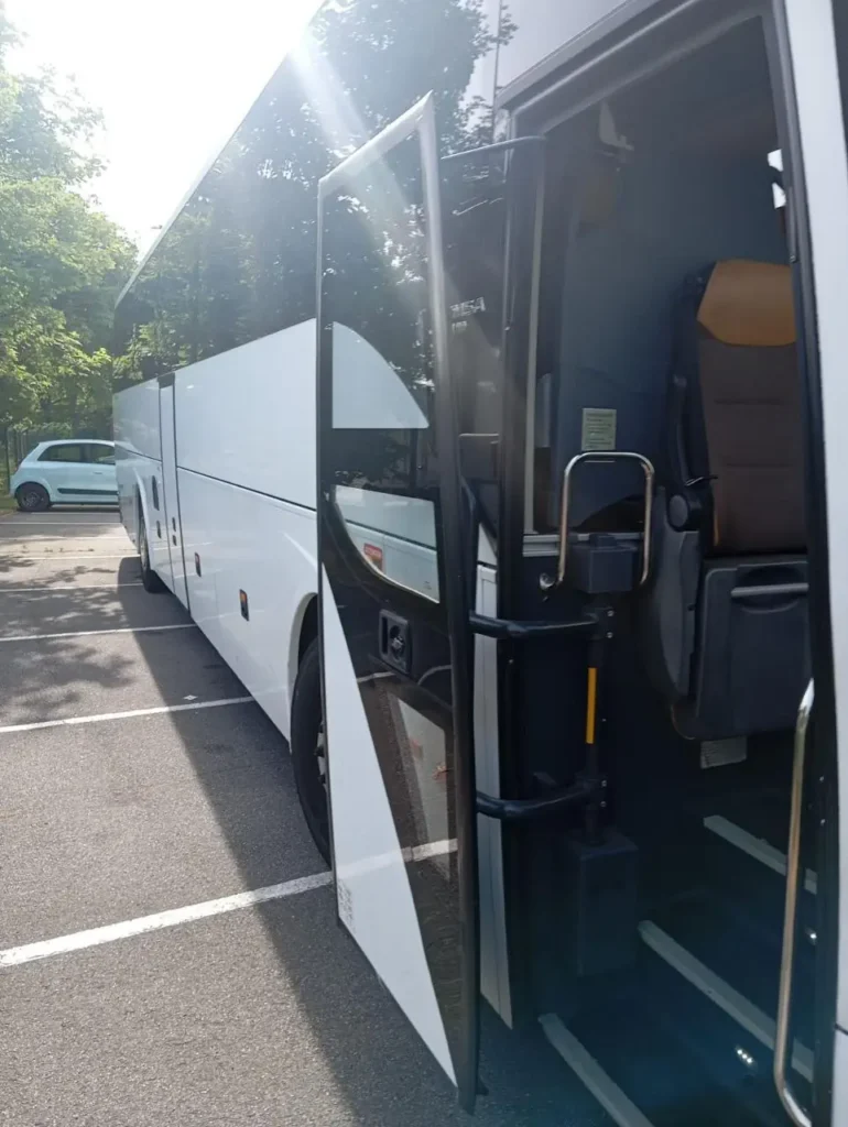 Abschleppen LKW Getriebeausfall eines Fernbusses bei Freiburg im Breisgau 79098 PLZ – Schnelle Pannenhilfe durch AutoHelp UG – LKW Help 24 Abschleppen LKW Getriebeausfall eines Fernbusses bei Freiburg im Breisgau 79098 PLZ – Schnelle Pannenhilfe durch AutoHelp UG .