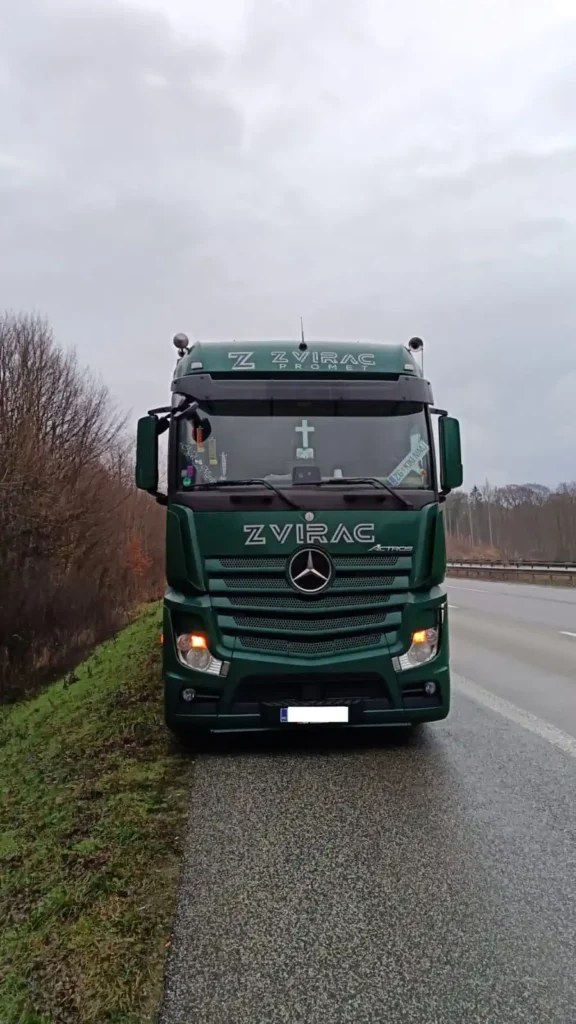 LKW Reifenservice Ingolstadt (85049) Mobiler Reifenwechsel am Auflieger – Mercedes-Benz Actros in 2 Stunden wieder fahrbereit