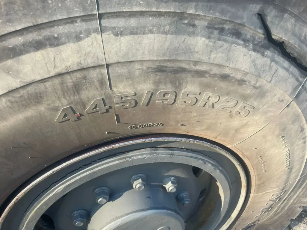 LKW Reifenservice Reifenpanne am Mobilkran auf der A46 bei Düsseldorf – Notfalleinsatz in unter 2 Stunden.