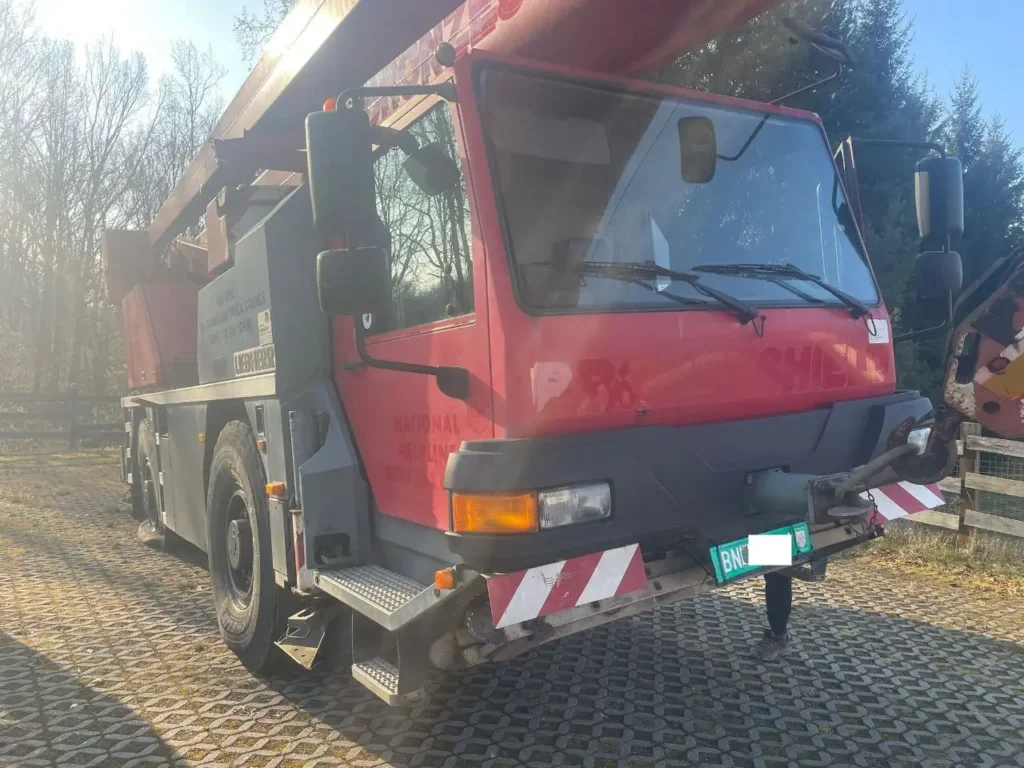 LKW Reifenservice Reifenpanne am Mobilkran auf der A46 bei Düsseldorf – Notfalleinsatz in unter 2 Stunden.