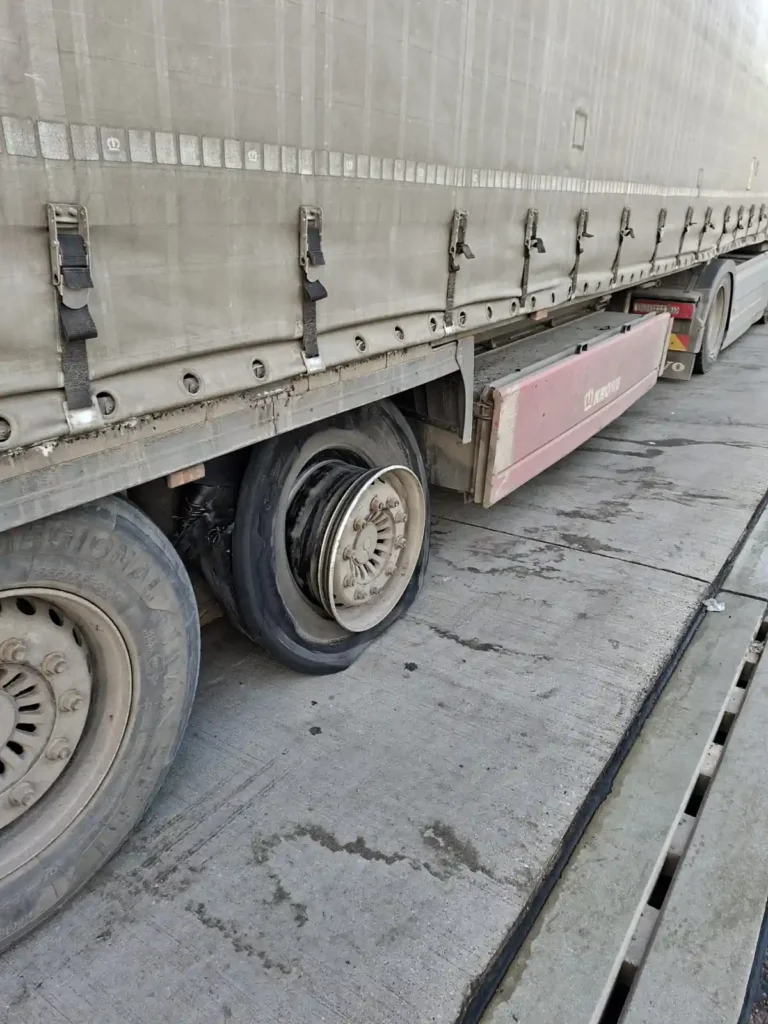 Serwis opon TIR Kehl 77694 Wymiana opony + naprawa felgi – LKW Help 24 Serwis opon TIR Kehl 77694 Wymiana opony + naprawa felgi