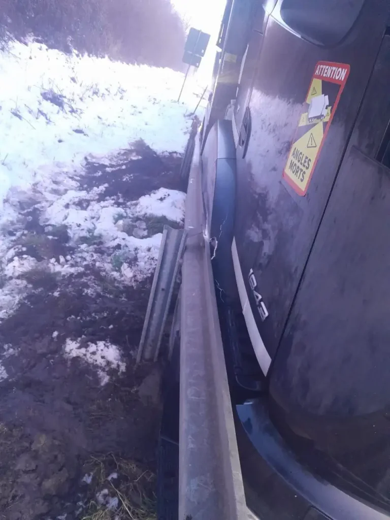 Trucks Towing Service How a Loaded Car Transporter Was Pulled Back From a Crash Barrier Near Cologne. – LKW Help 24 Trucks Towing Service How a Loaded Car Transporter Was Pulled Back From a Crash Barrier Near Cologne.