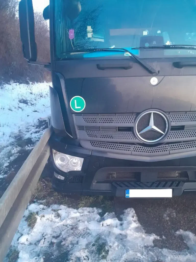 Trucks Towing Service How a Loaded Car Transporter Was Pulled Back From a Crash Barrier Near Cologne – LKW Help 24 Trucks Towing Service How a Loaded Car Transporter Was Pulled Back From a Crash Barrier Near Cologne
