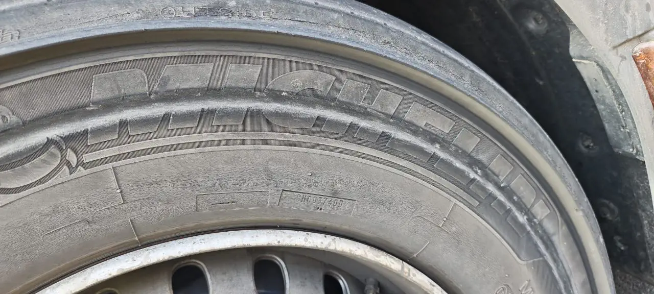 LKW Pannenhilfe vor Ort — LKW Reifenservice bei Reifenpanne an der Lenkachse: Scania auf der A3 bei Passau in 1 Stunde 45 Min