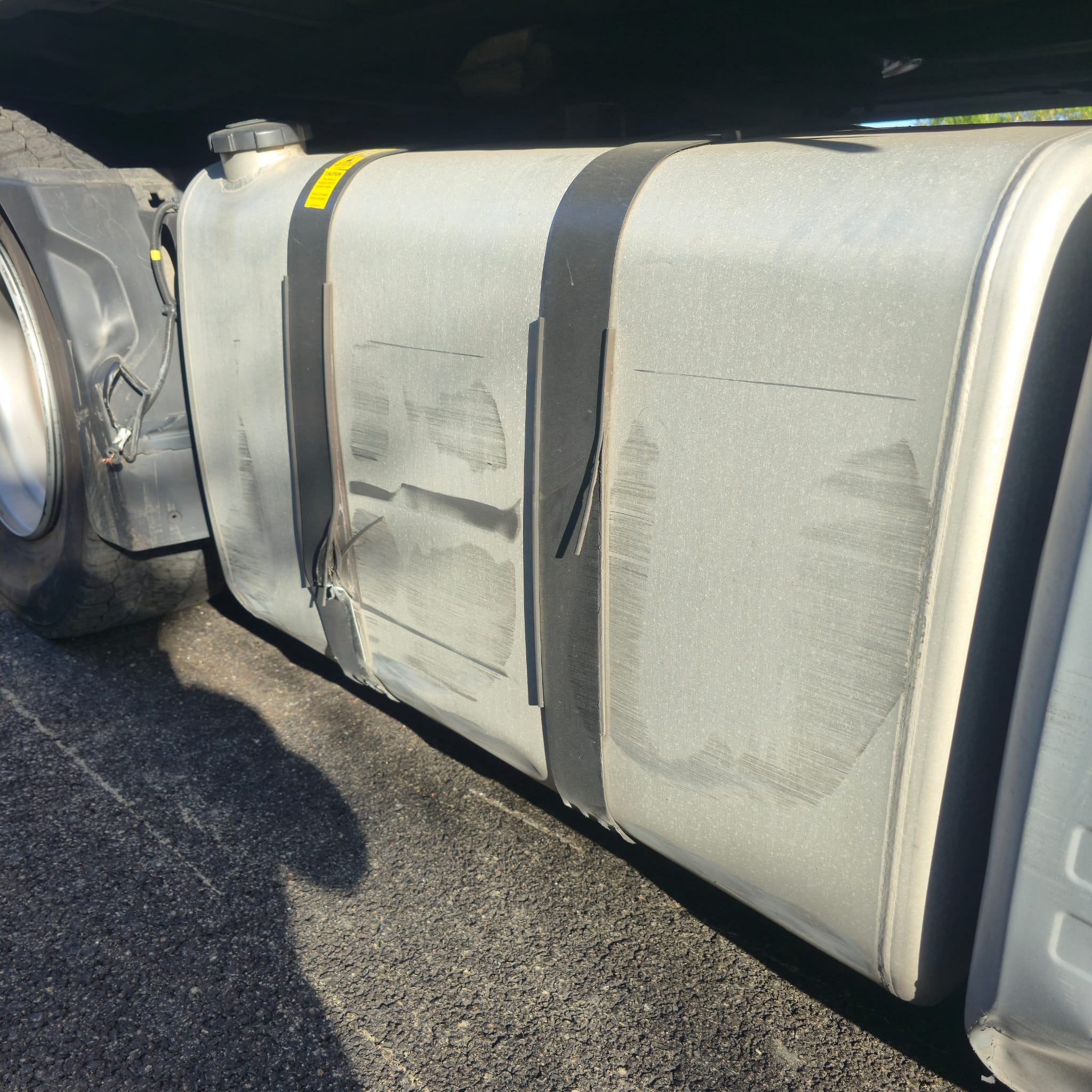 pomoc drogowa dla ciężarówki na miejscu — Holowanie TIR na A2 pod Brunszwikiem: Volvo FH z pękniętą felgą w 2 godz. 58 min