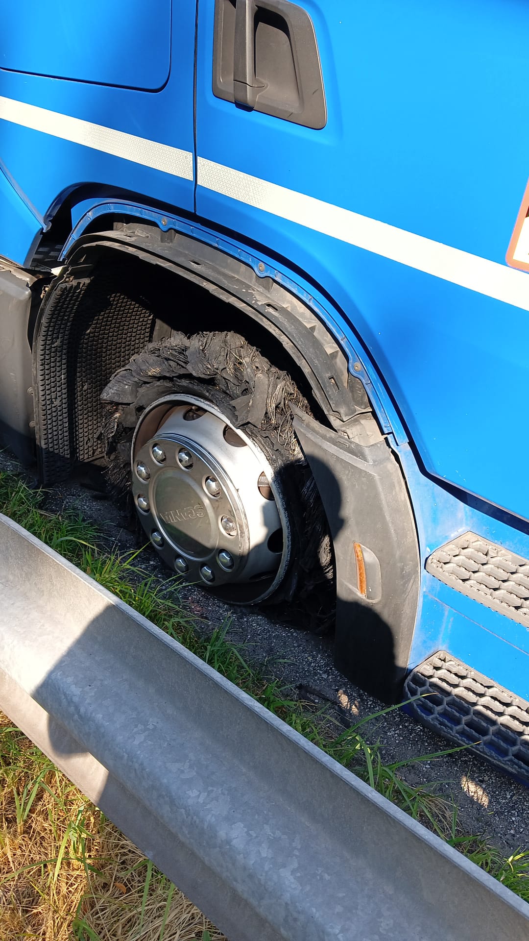 LKW Pannenhilfe vor Ort — Anhängerbremsventil defekt auf dem Autohof an der A67 bei Lorsch: Sattelzug in 2 Stunden 4