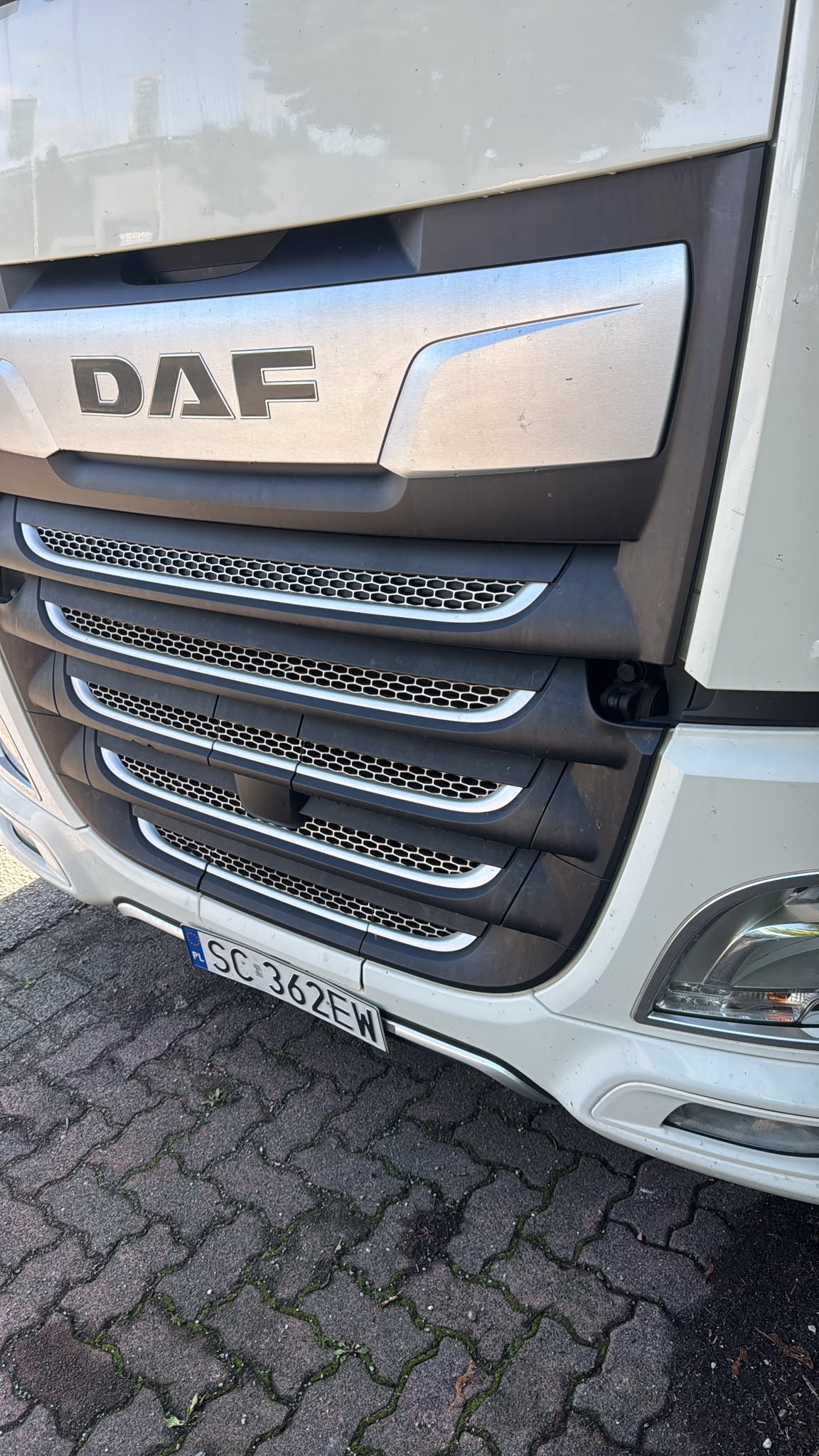 LKW Pannenhilfe vor Ort — Reifenkontrolle nach Standzeit: DAF-Sattelzug am Autohof A81 bei Heilbronn in 2 Std. 10 Mi