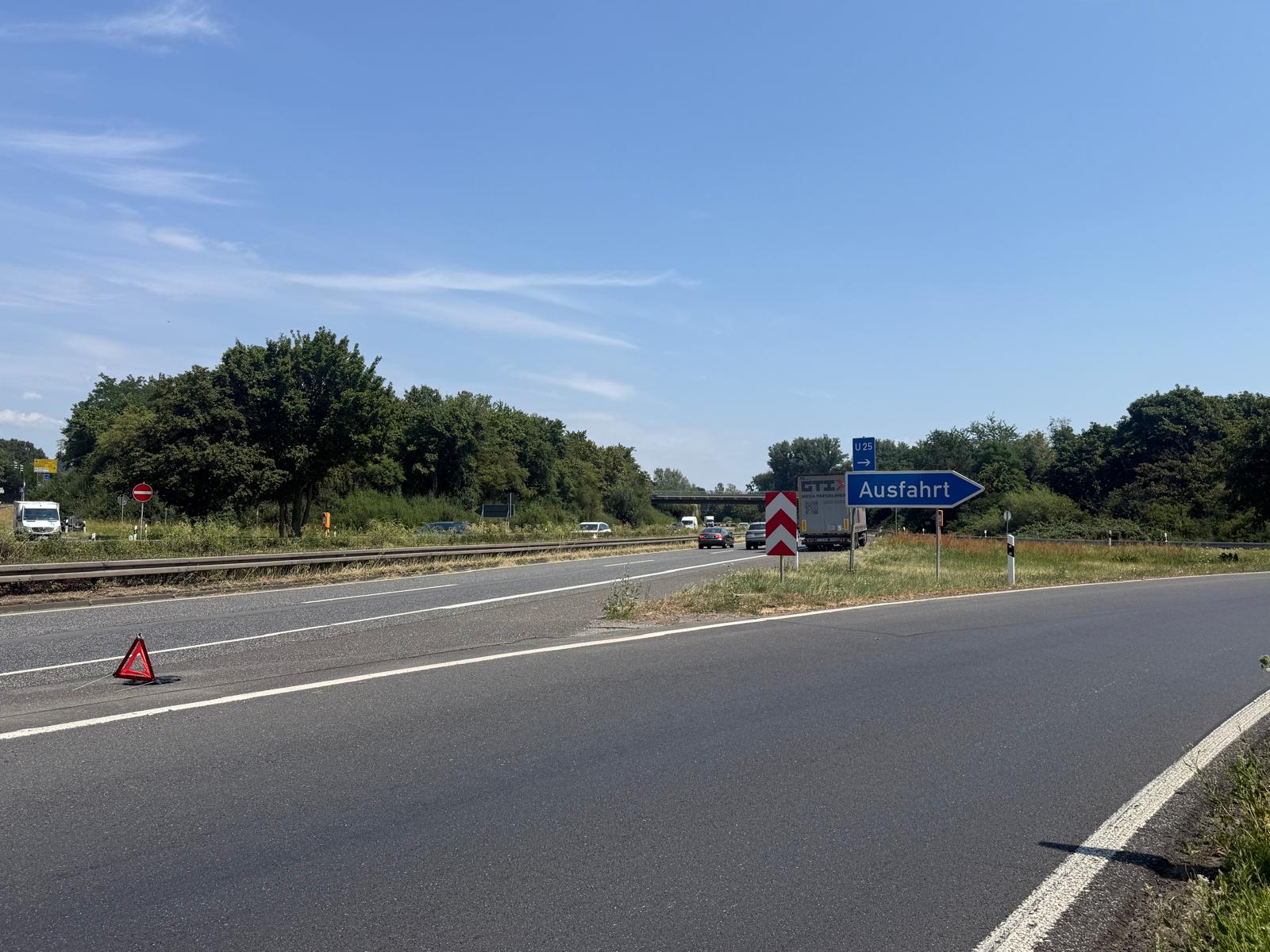 LKW Pannenhilfe vor Ort — Reifenplatzer am Megatrailer auf der A8 bei Rosenheim: Warum der Pannenstreifen am Berg de