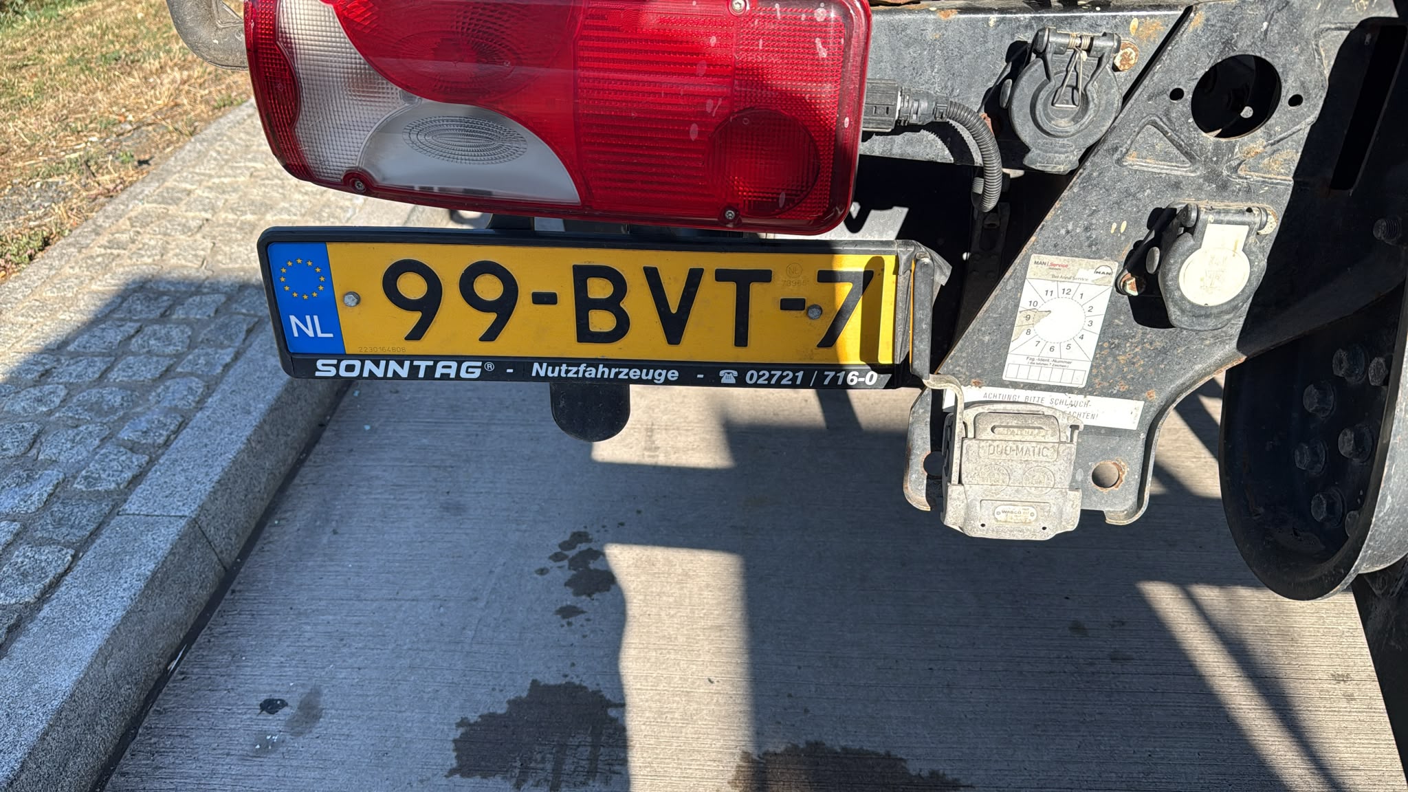 LKW Pannenhilfe vor Ort — Straßenkontrolle A3 bei Emmerich: Anhänger-Mängel in 2 Std. 25 Min. behoben