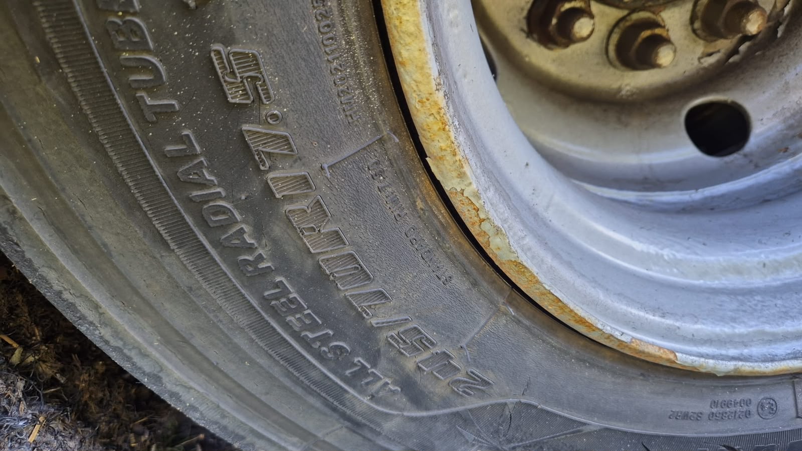 pomoc drogowa dla ciężarówki na miejscu — Tryb awaryjny AdBlue na A44 pod Kassel: ciągnik siodłowy Renault z powrotem na trasie w 3