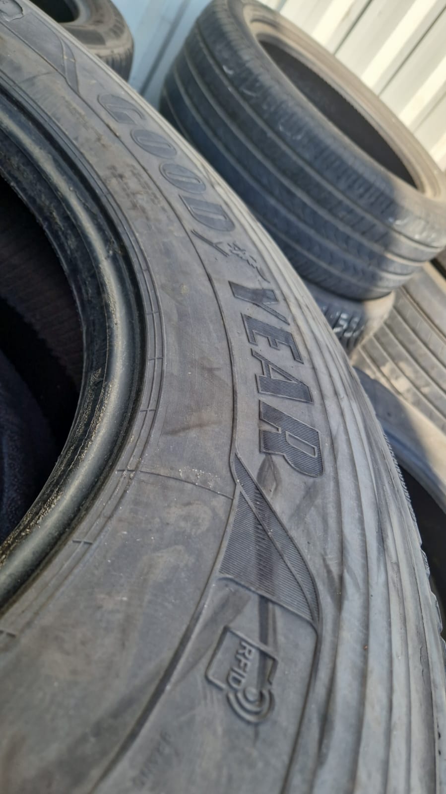 truck roadside assistance on site — Screw in the Shoulder of a Lorry Tyre on the A71 near Erfurt: Why a €910 Replacement Beat