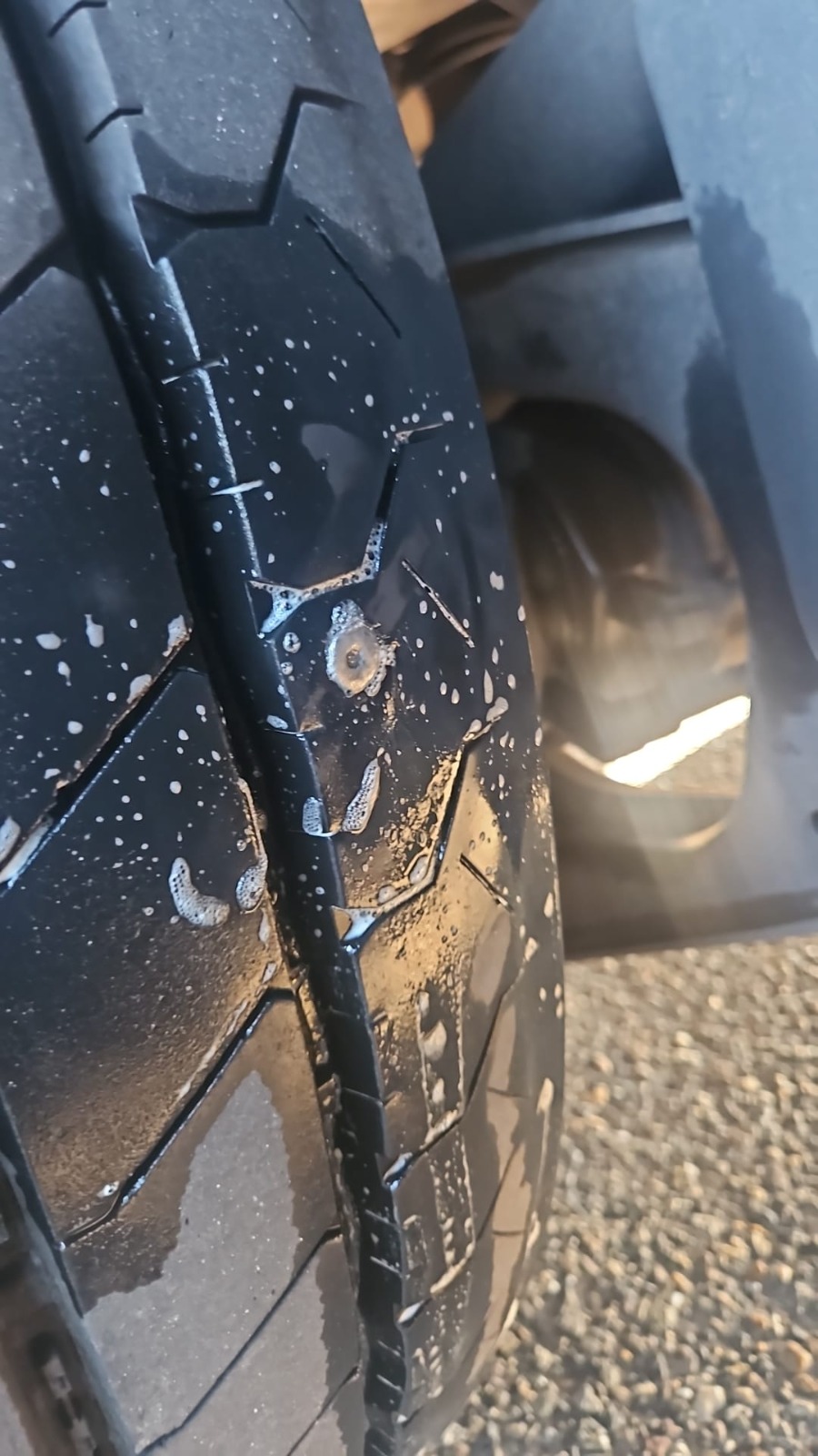pomoc drogowa dla ciężarówki na miejscu — Ostrzeżenie TPMS na parkingu przy A1 pod Münster: zestaw z powrotem na trasie w 1 godz. 53