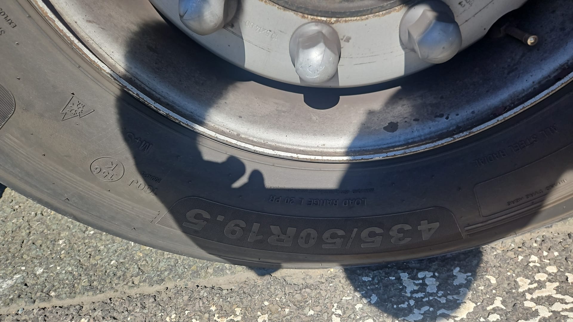 pomoc drogowa dla ciężarówki na miejscu — Ostrzeżenie TPMS na parkingu przy A1 pod Münster: zestaw z powrotem na trasie w 1 godz. 53
