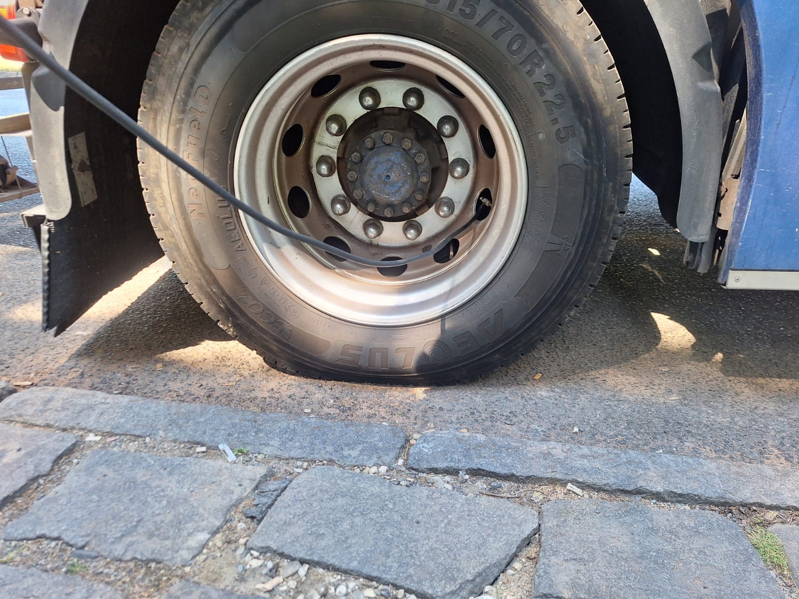 LKW Pannenhilfe vor Ort — Zwillingsbereifung richtig prüfen: Wie wir bei Krefeld 20 Reifenpaare (385/65 R22.5) in 6