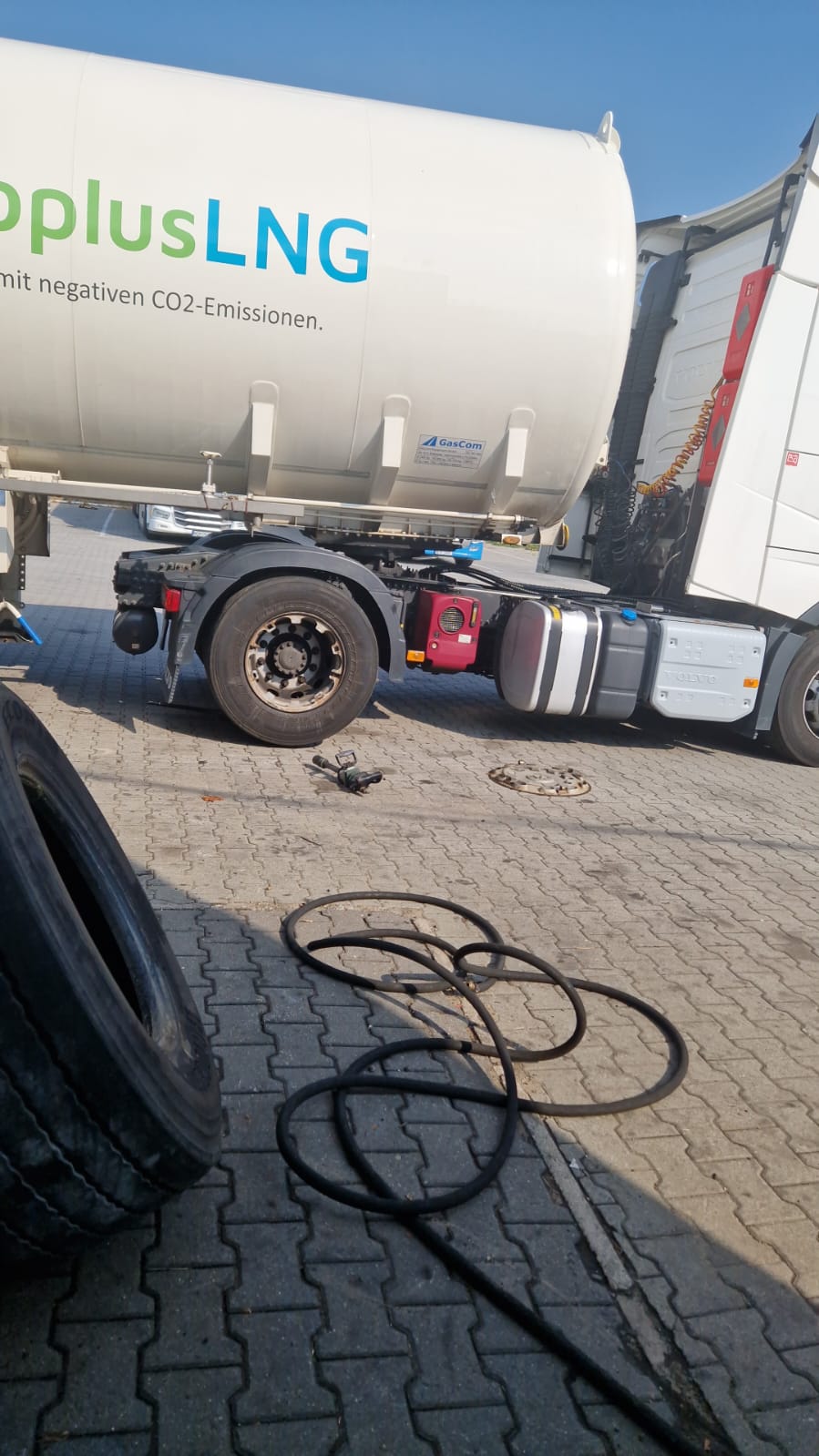 LKW Pannenhilfe vor Ort — Reifenservice für Fuhrparks bei Dortmund: Planmäßige Reifenkontrolle von 8 Rädern in 5 Stu