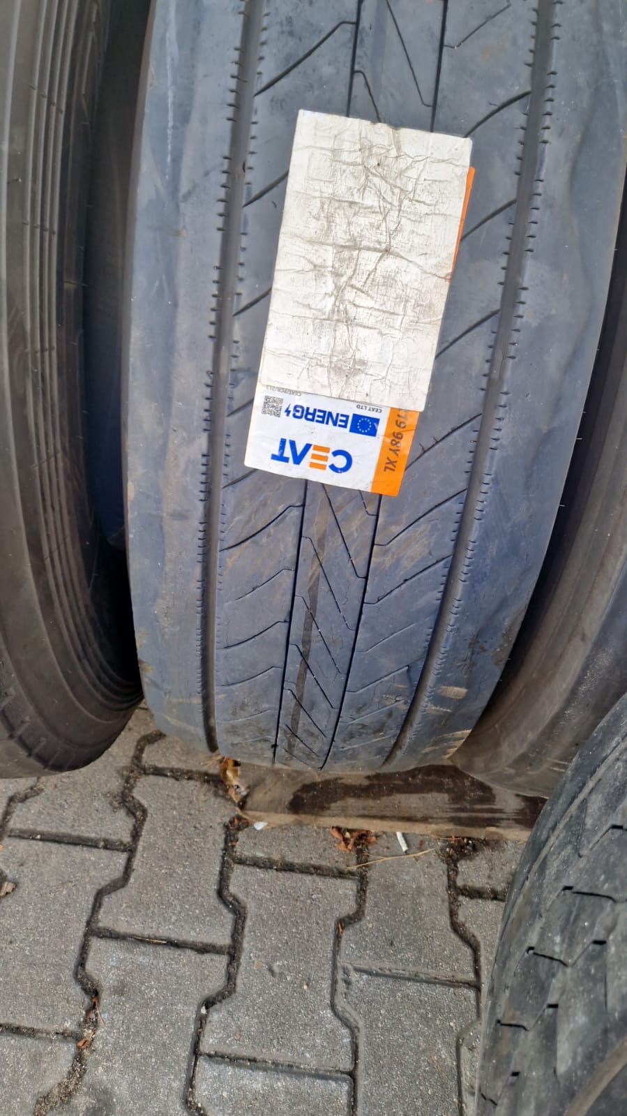 LKW Pannenhilfe vor Ort — Reifenservice für Fuhrparks bei Dortmund: Planmäßige Reifenkontrolle von 8 Rädern in 5 Stu