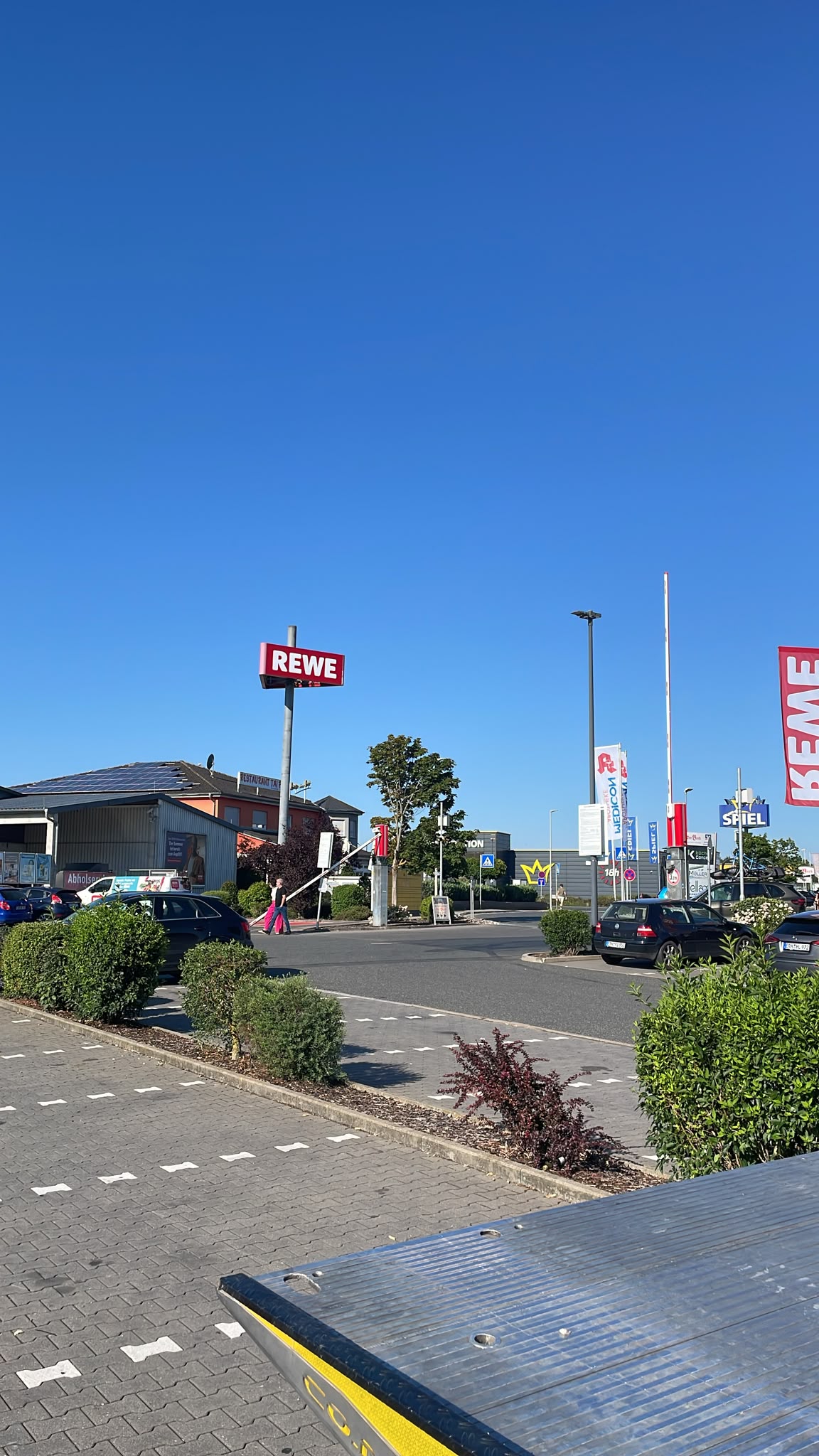 truck roadside assistance on site — Truck Tyre Service in a Distribution Centre Car Park: Trailer Wheel Change in Gütersloh
