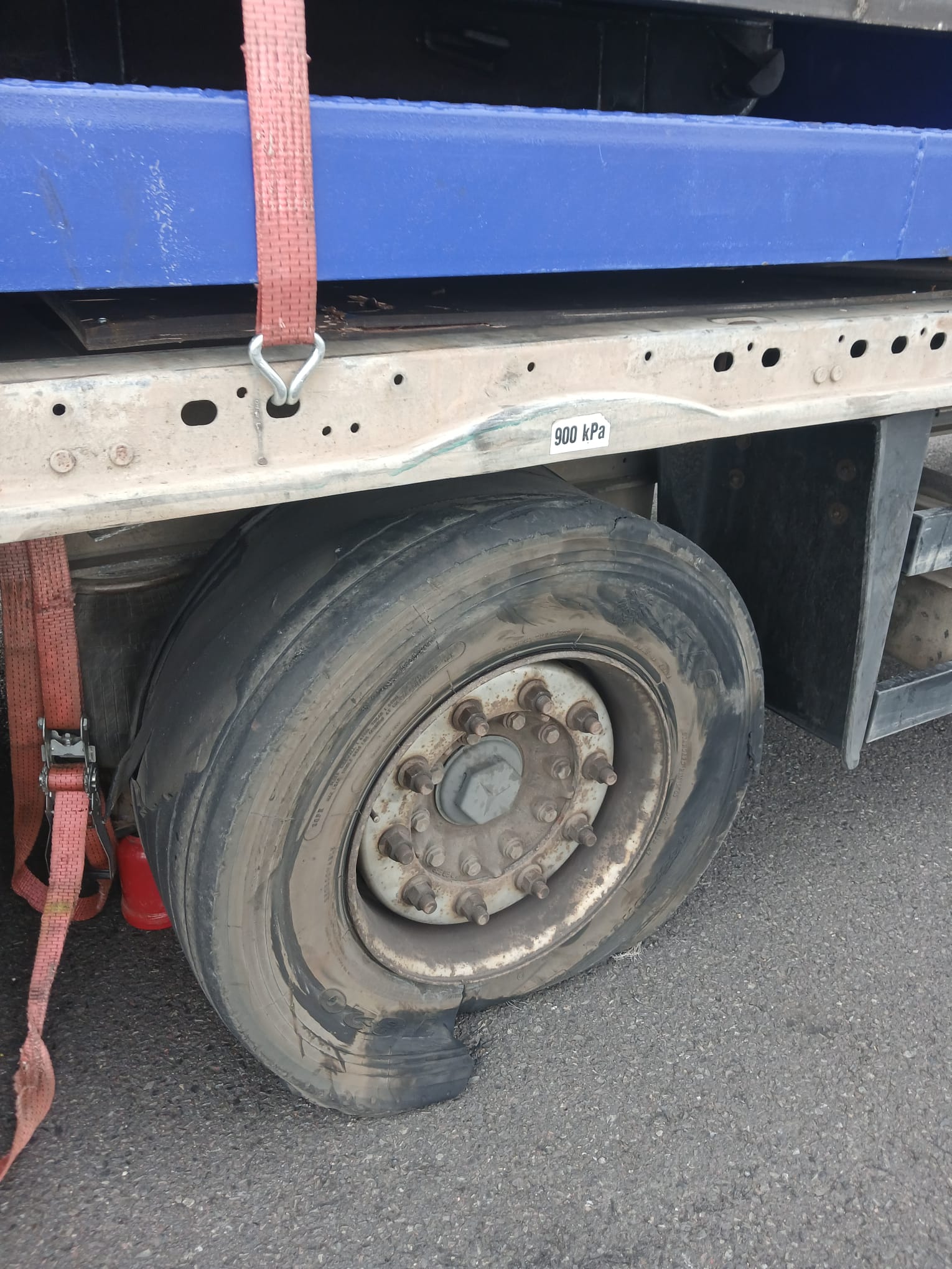 truck roadside assistance on site — Mobile Truck Tyre Service A2 near Hamm: Artic Back on the Road in 2h 15min After a Blowout