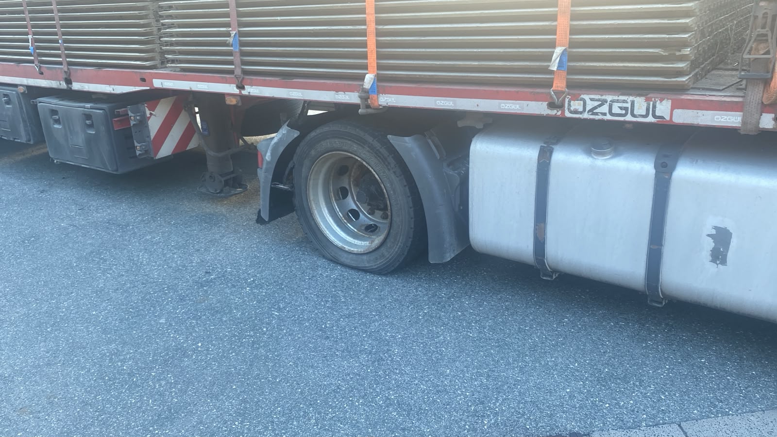 truck roadside assistance on site — Mobile Truck Breakdown Service Near the A45 at Wetzlar: Air System Leak Fixed in 2 Hours 3