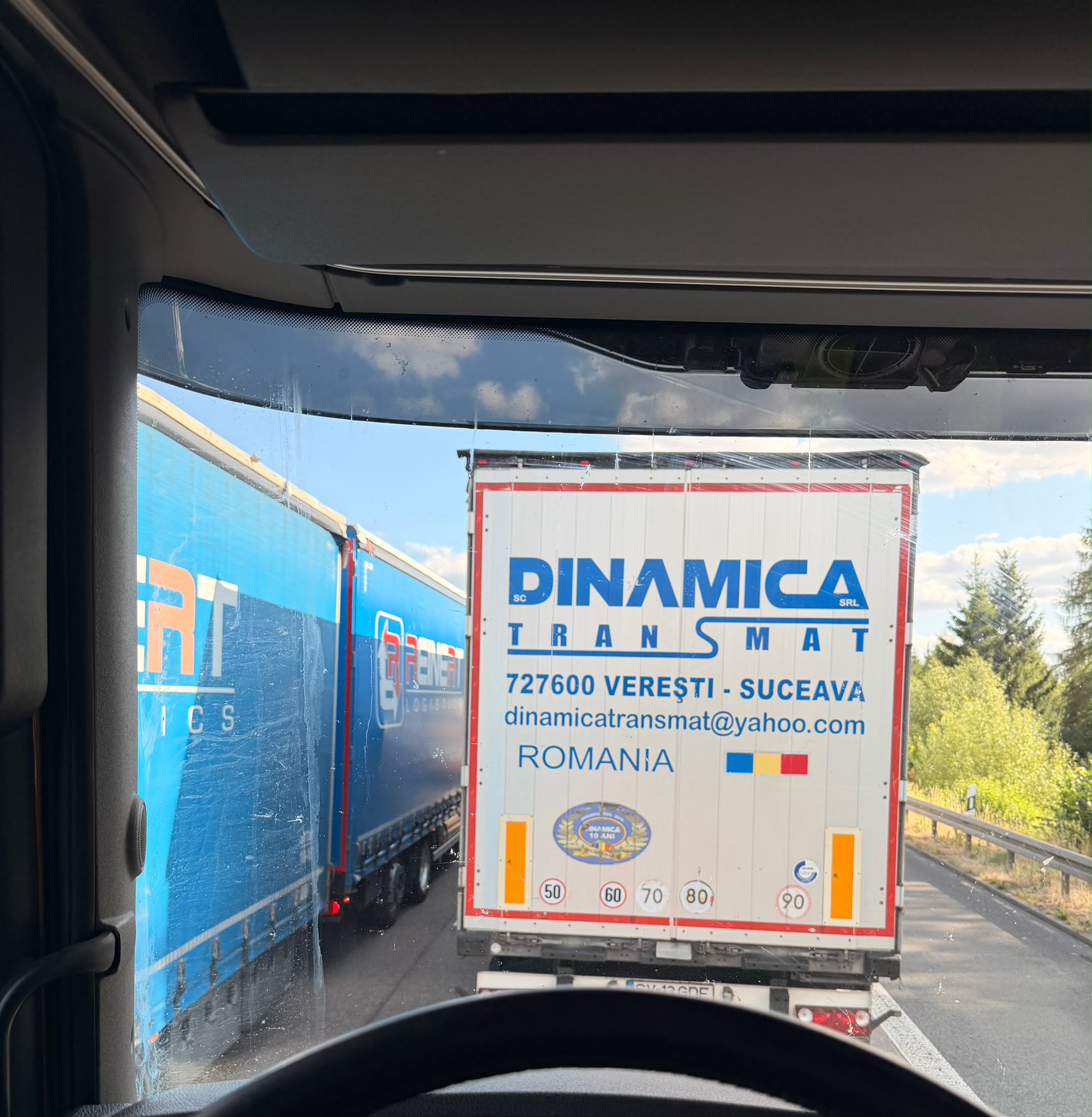 LKW Pannenhilfe vor Ort — LKW Bergung A7 bei Hildesheim: Sattelzugmaschine nach Verkehrsunfall mit Autokran in 6 Stu