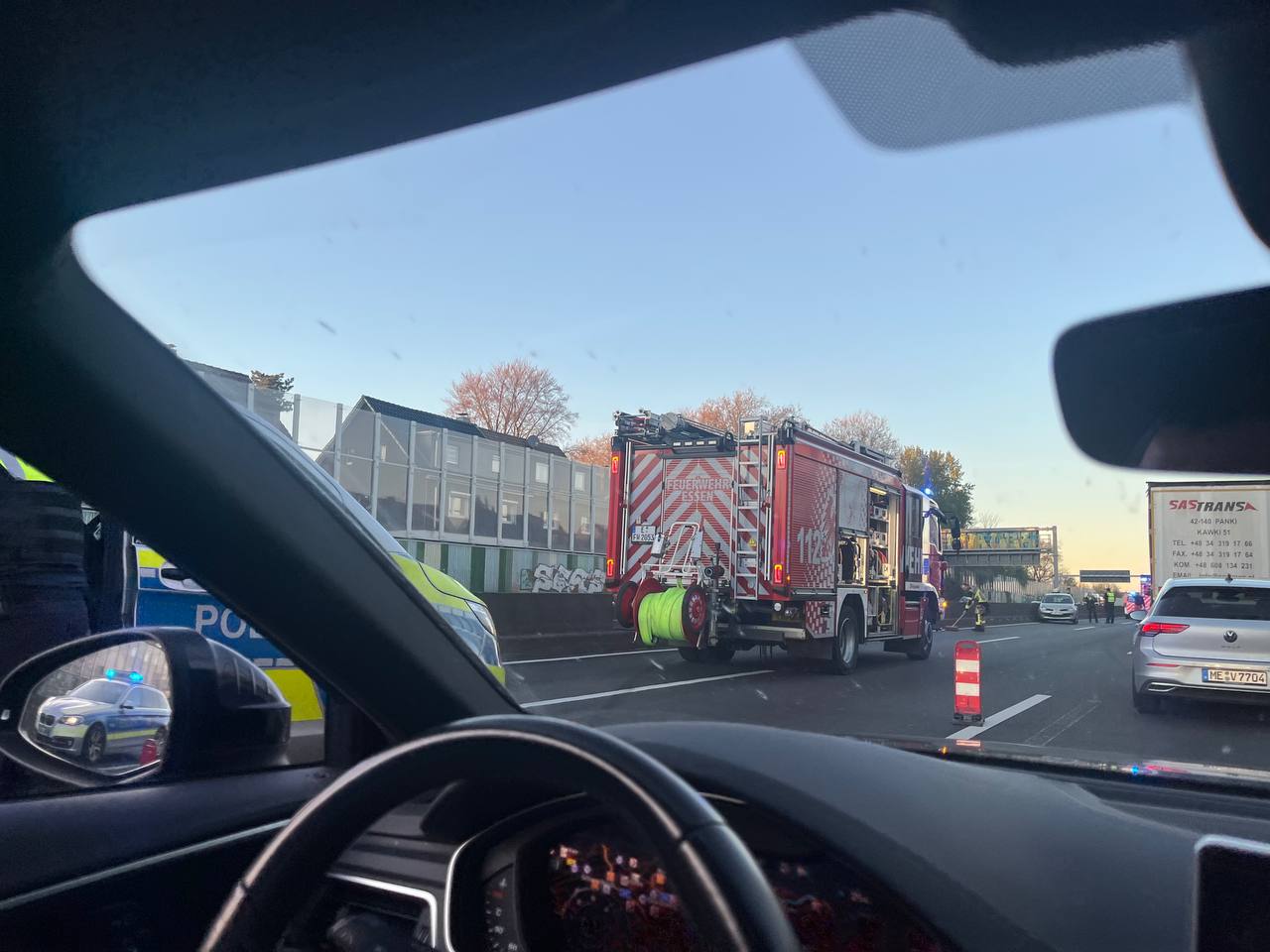 LKW Pannenhilfe vor Ort — Sicherheitscheck nach Unfallstelle auf der A57 bei Krefeld: Volvo-Sattelzug in 2 Stunden 1