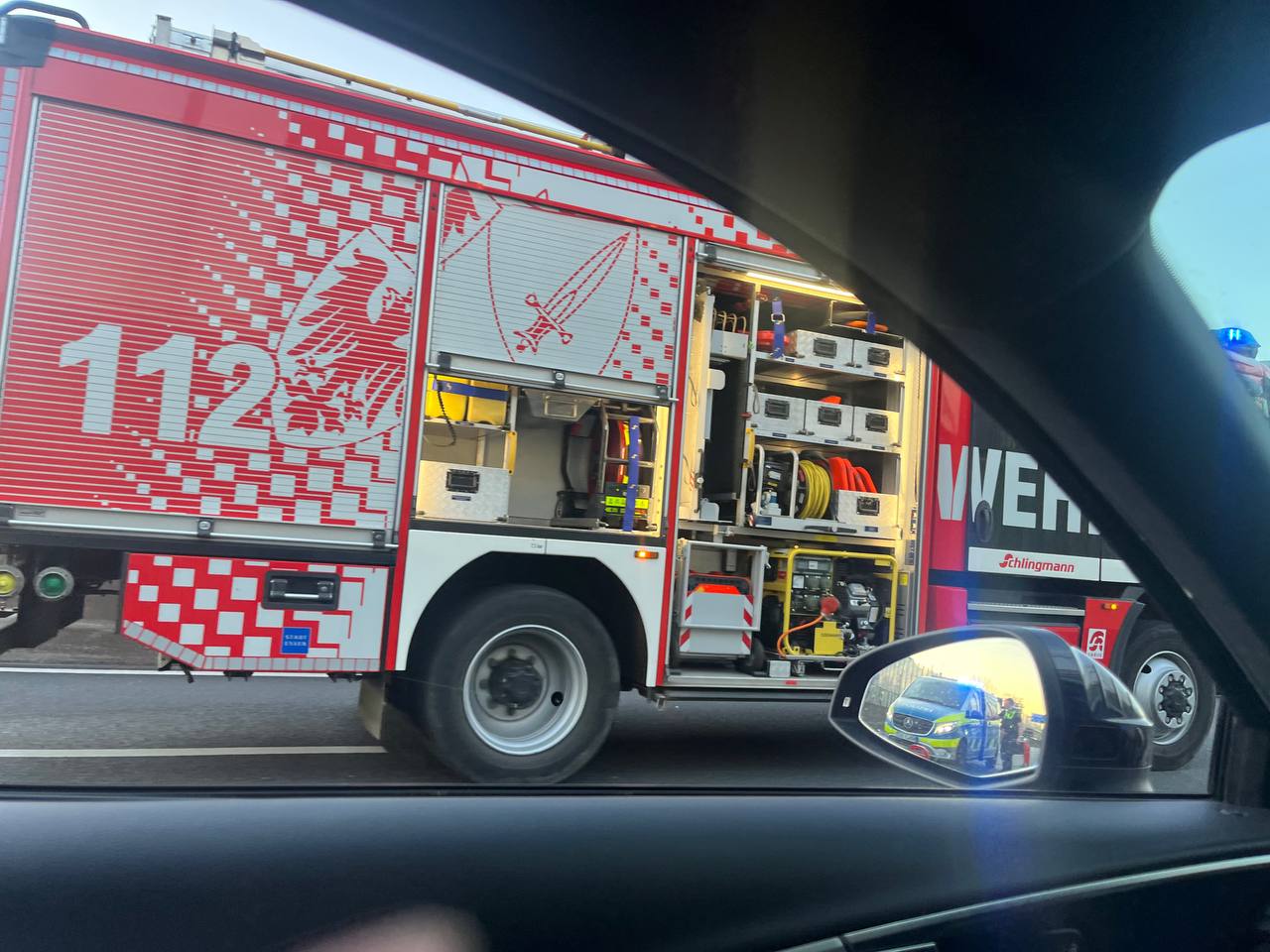 LKW Pannenhilfe vor Ort — Sicherheitscheck nach Unfallstelle auf der A57 bei Krefeld: Volvo-Sattelzug in 2 Stunden 1