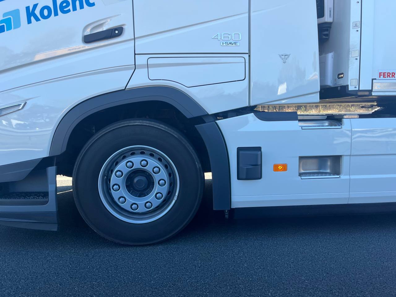 LKW Pannenhilfe vor Ort — Sicherheitscheck nach Unfallstelle auf der A57 bei Krefeld: Volvo-Sattelzug in 2 Stunden 1