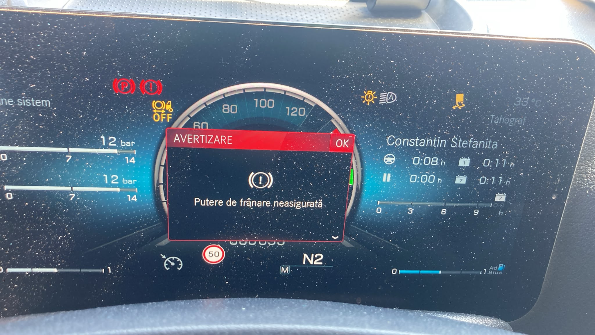 pomoc drogowa dla ciężarówki na miejscu — Awaria hamulca zniszczyła oponę na A9 pod Hof: zestaw siodłowy wrócił na trasę w 2 godziny