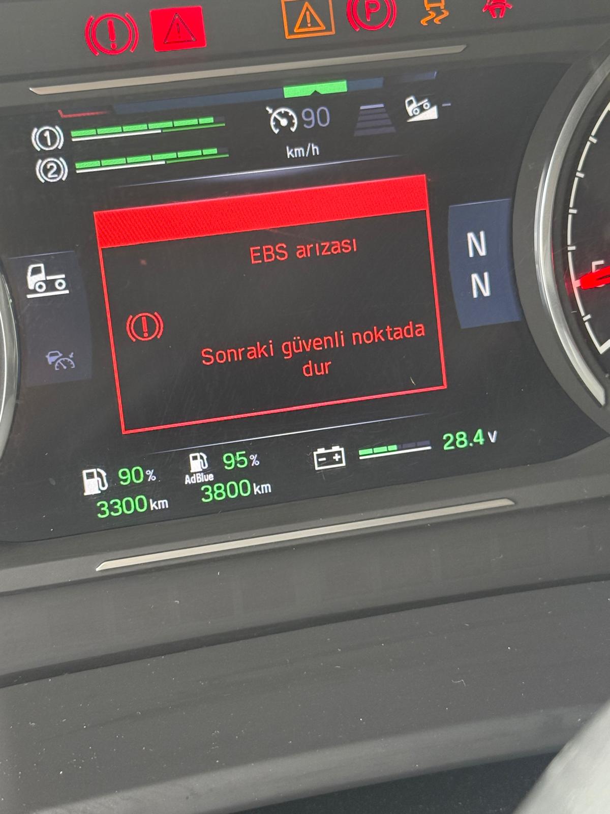 pomoc drogowa dla ciężarówki na miejscu — Awaria EBS na A4 pod Bad Hersfeld: ciągnik siodłowy z powrotem na trasie po 2 godzinach 10