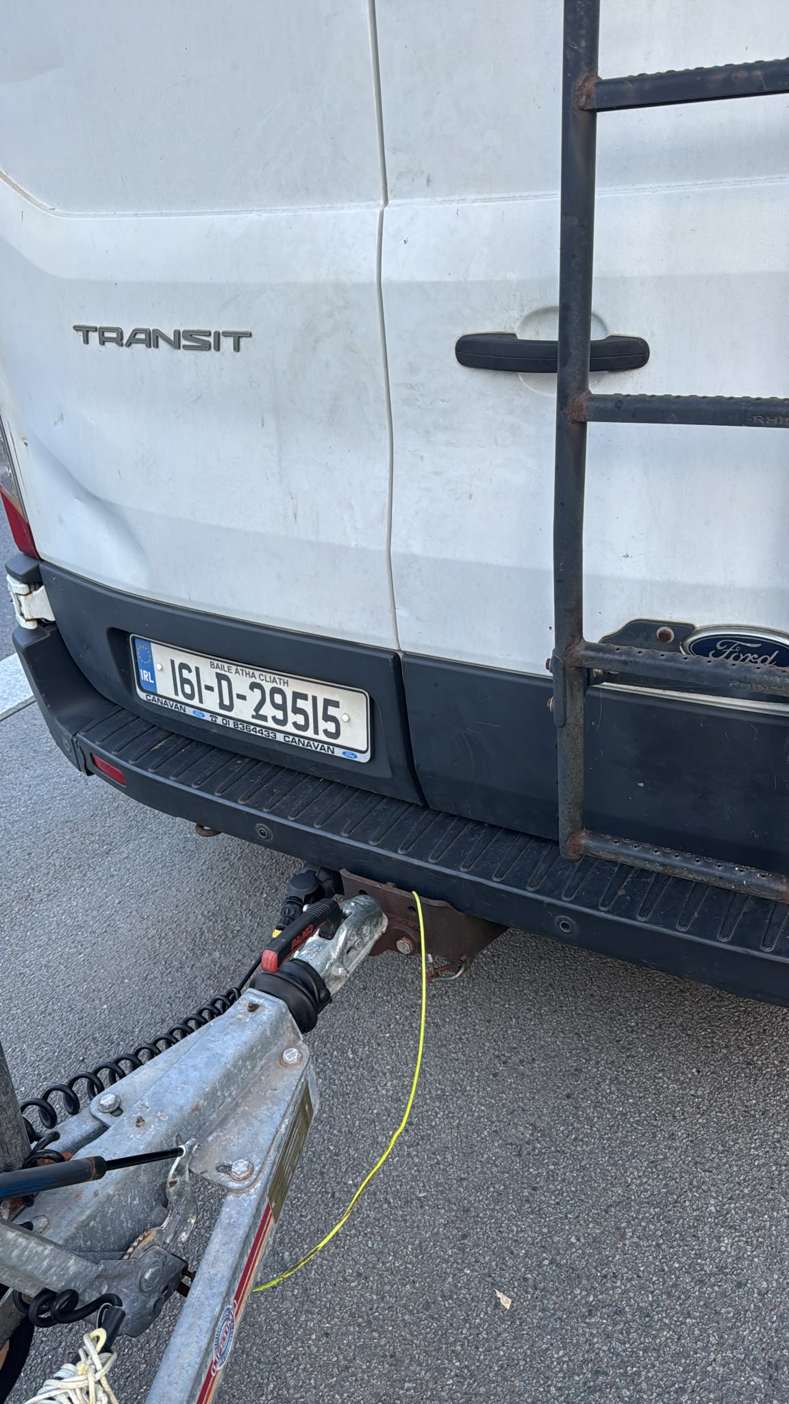 LKW Pannenhilfe vor Ort — Reifenpanne am Bootsanhänger auf der A19 bei Rostock: Ford Transit mit Anhänger in 1 Stund