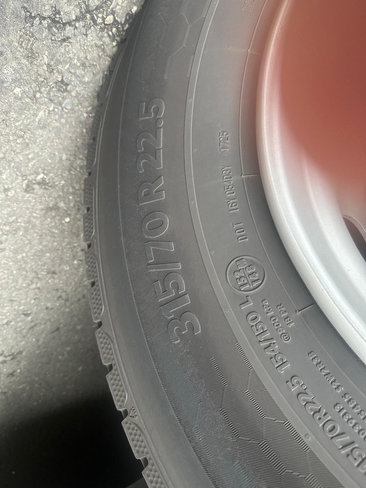 Truck tyre replacement: sidewall marking 315/70 R22.5 with load index 154/150 L on the spare tyre